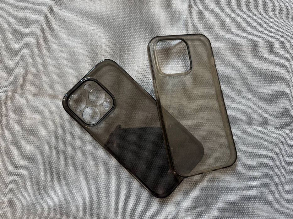 iPhone chexollar deyarli yangi