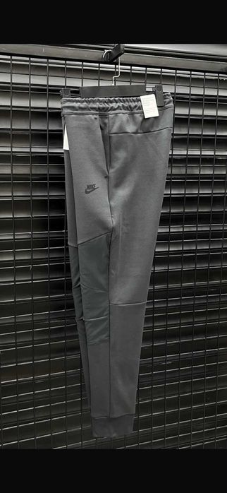 pantaloni nike model 2026