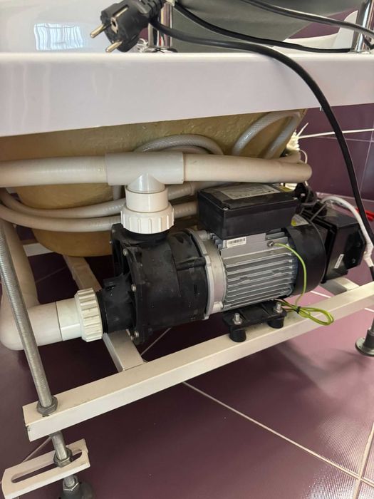 Cada baie cu hidromasaj