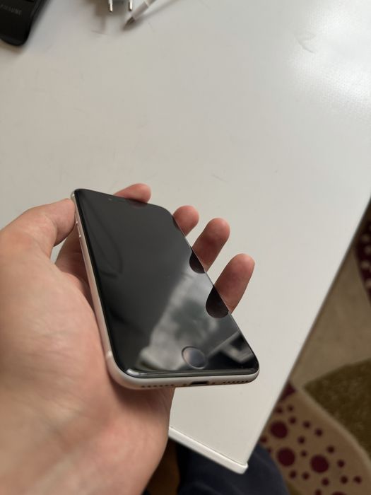 Iphone se 2020, 64 гб с коробкой