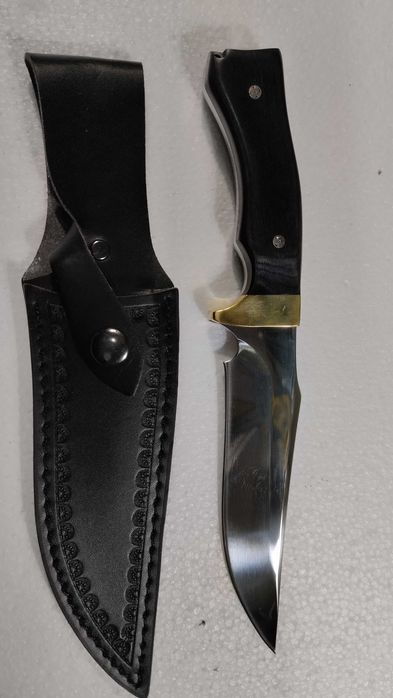 Асексоар за любители на вино и ножове