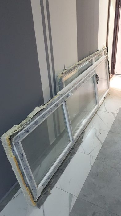 Дверь болконная с оконной рамой