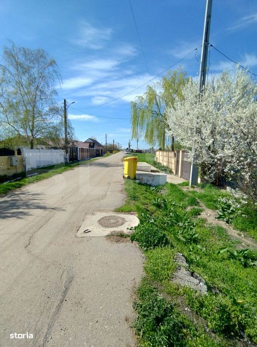 Teren Pielesti,  1.364 mp, toate utilitatile , front 14,5 mp