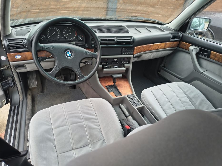 Vând BMW 750i E32 V12.. ISTORIC