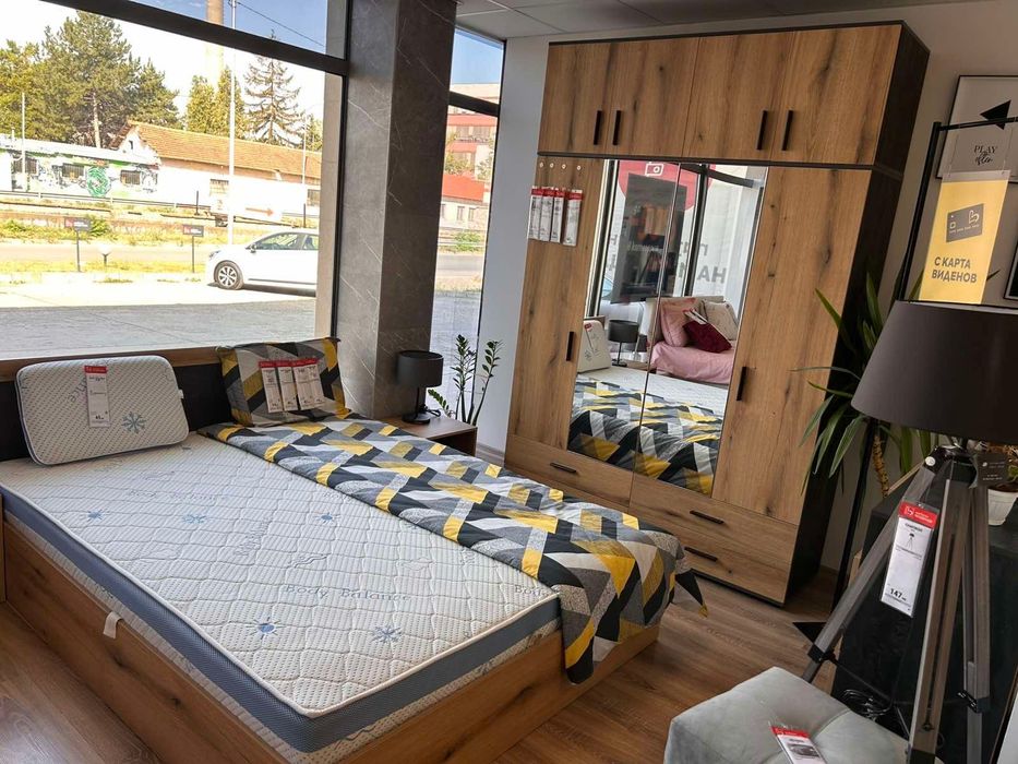 3 спални с нощни шкафчета и гардероби