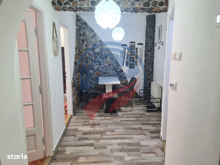 Apartament ultra central cu 2 camere decomandat complet utilat