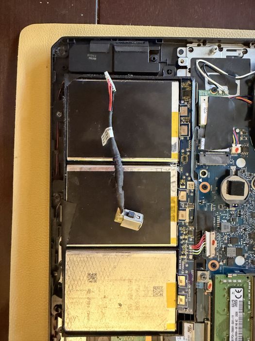 Laptop Gaming ASUS FX505D - Defect, nu incarca.