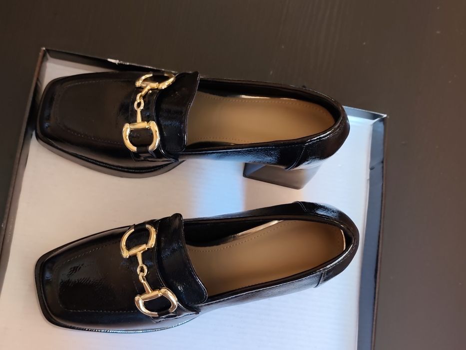 Офицялни  затворени обувки лачени