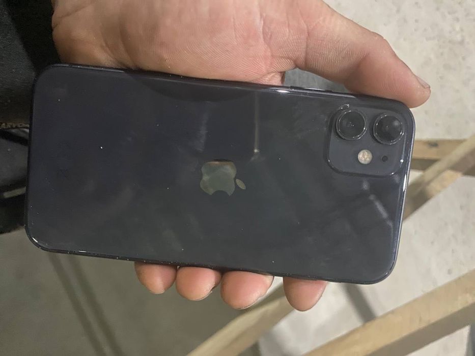 iphone 11.  128 sotiladi    2mln 800 kelishamiz