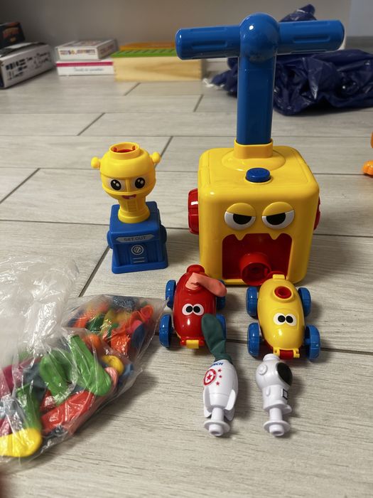 Set trenulet din lemn, trenulet cu baterii domino, set masini cu pompa