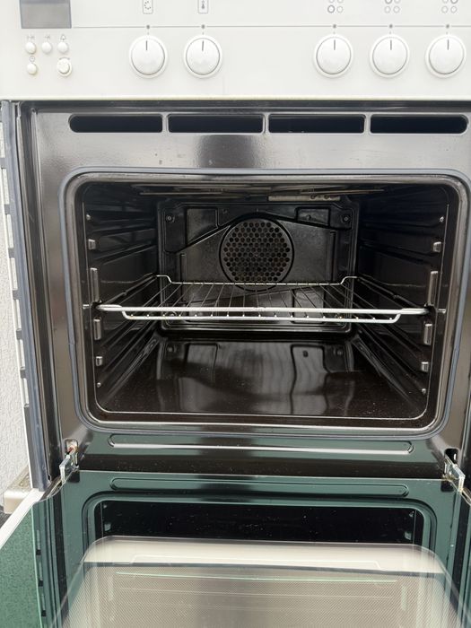 Фурна за вграждане Bosch+ керамичен плот