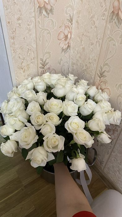 Продам белые розы
