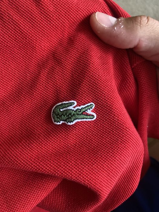 Tricou Lacoste.