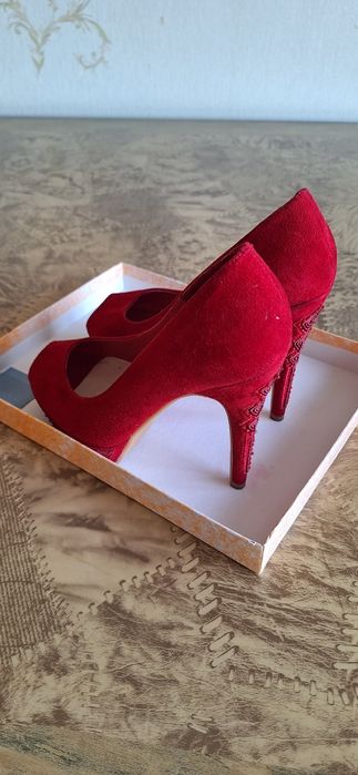 ПРОДАЮТСЯ туфли босоножки