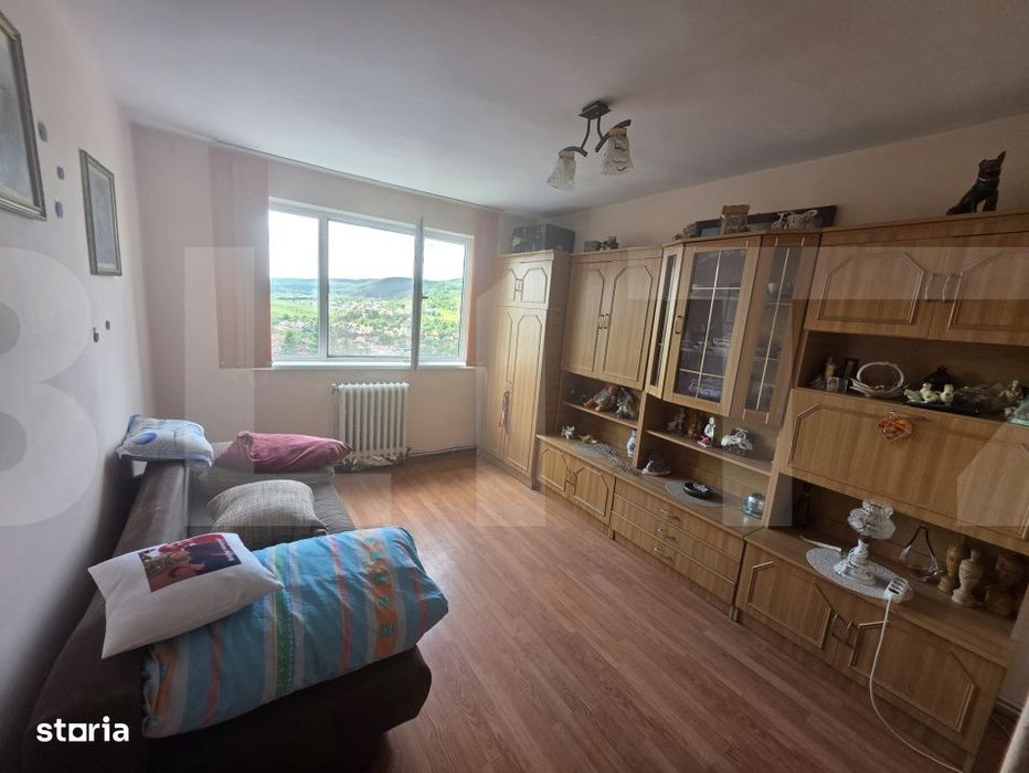 Apartament cu 2 camere decomandate.