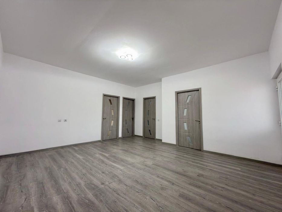 Casa de vanzare 3 camere , teren 300 mp consteuctie noua