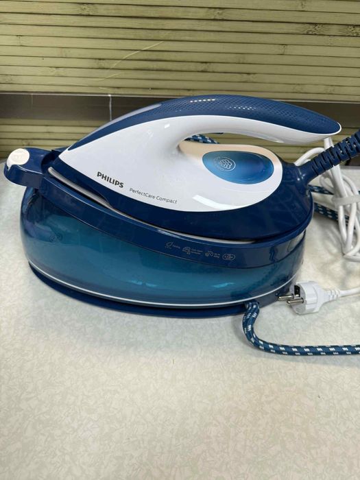 Компактна парна ютия Philips Domestic Appliances Perfect Care