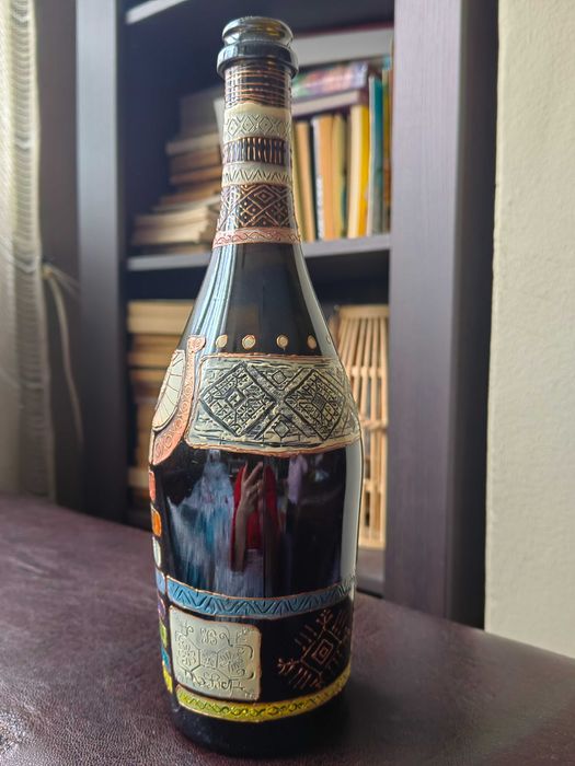 Бутилка Рисувано стъкло с Български мотиви за подарък