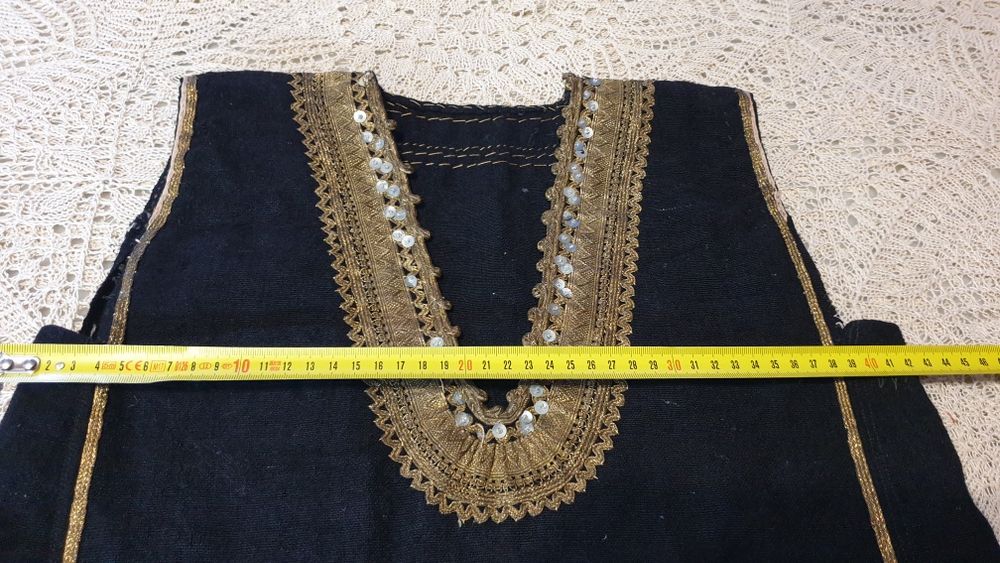 Вълнен сукман с бродерия