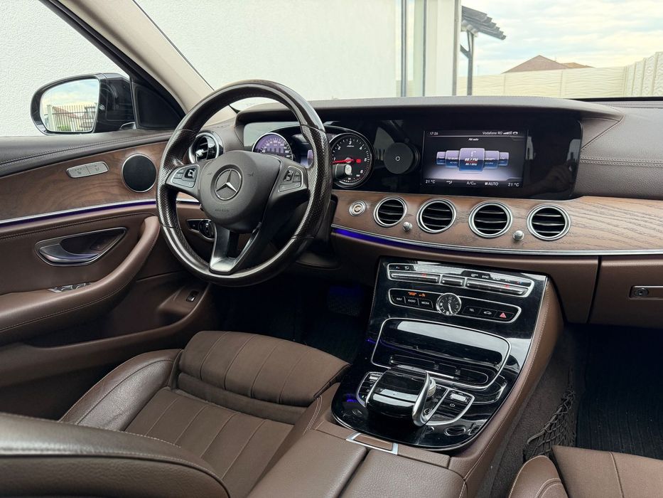 Mercedes-Benz E Mercedes-Benz E220d înmatriculat Interior Luxury, semi-piele, deosebit