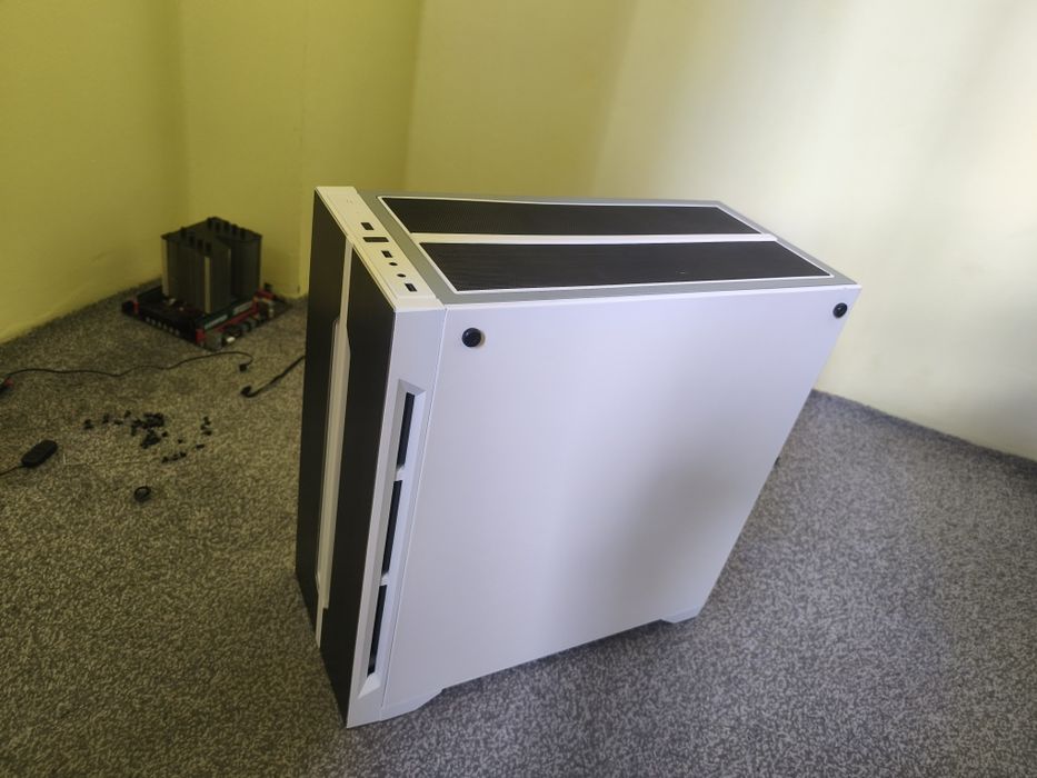 Lianli lancool one carcasa gaming pc