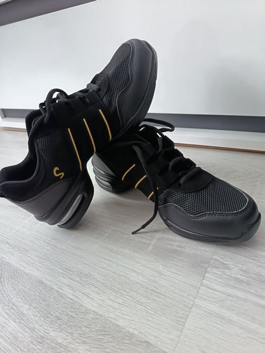 Маратонки за танци