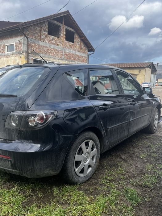 Продавам Мазда 3 на части