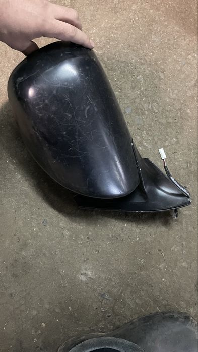 Левое зеркало