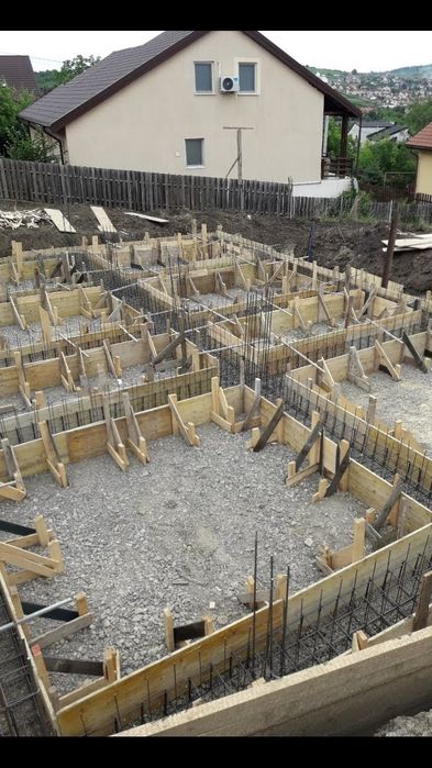 Lucrari constructii-case la rosu și la cheie-Renovări apartamente