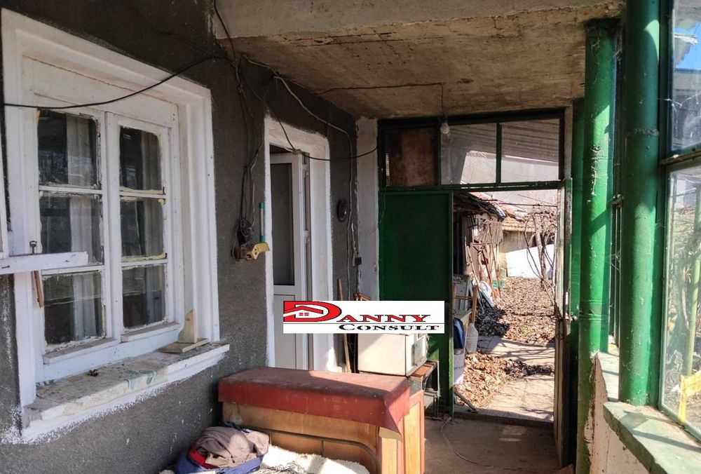 Къща с двор и кладенец в с. Бутово - общ. Павликени