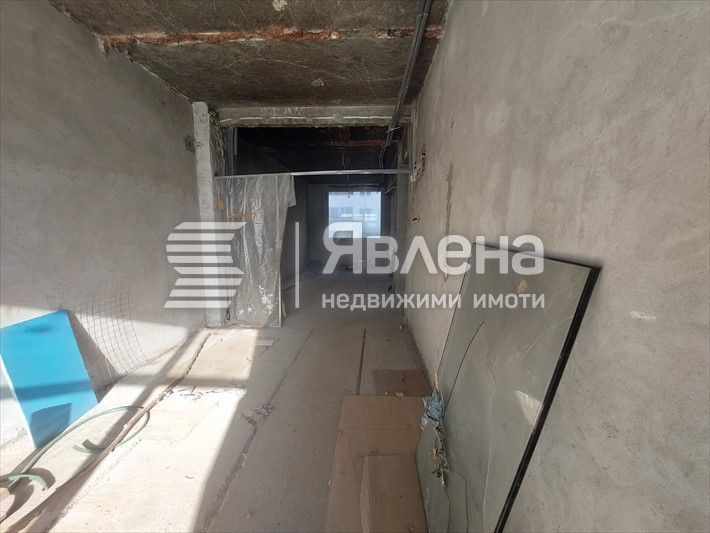 Офис на партерно ниво на жилищна сграда