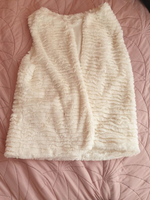 Бял и черен- Пухени Елеци