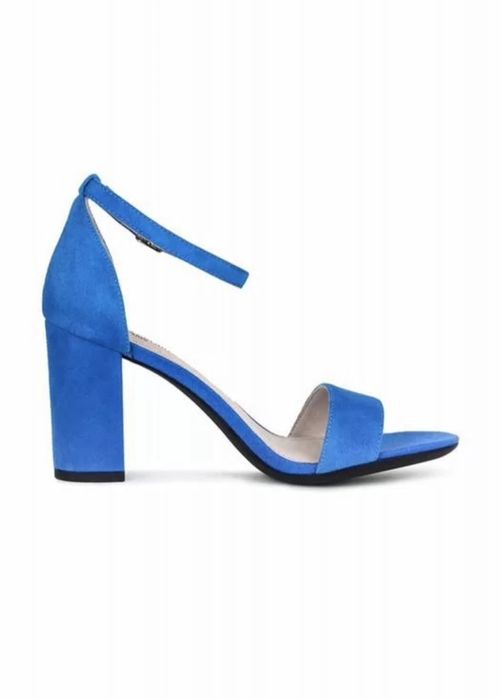 Босоножки на каблуке