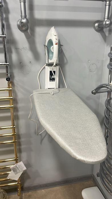 Настенная гладильная доска в комлекте с утюгом