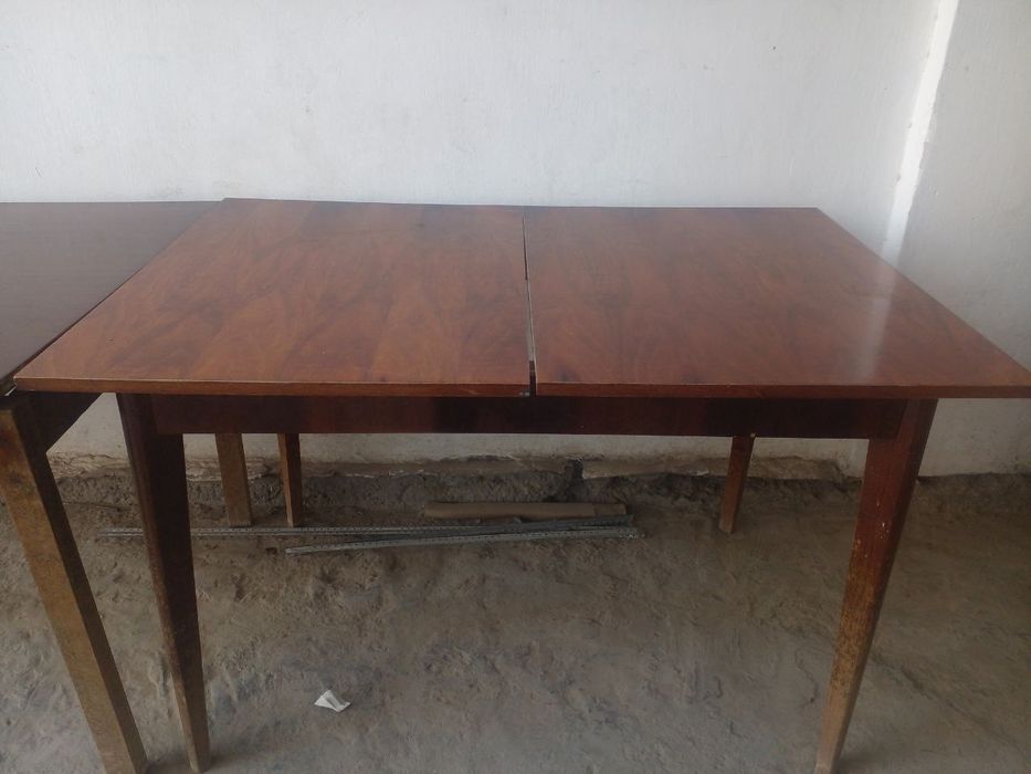 Продаётся стол в хорошем состоянии.