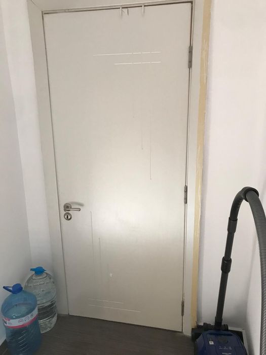 Продавам три броя врати с каси