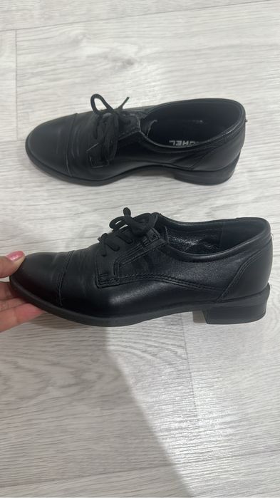 Продам детскую обувь