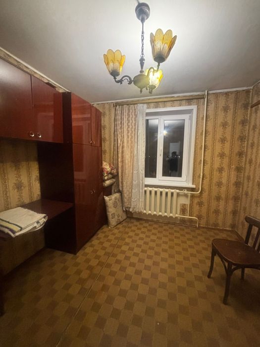 Продам 4 комн нов план.20 м-н