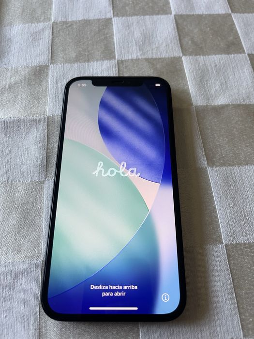 Продавам iphone 12
