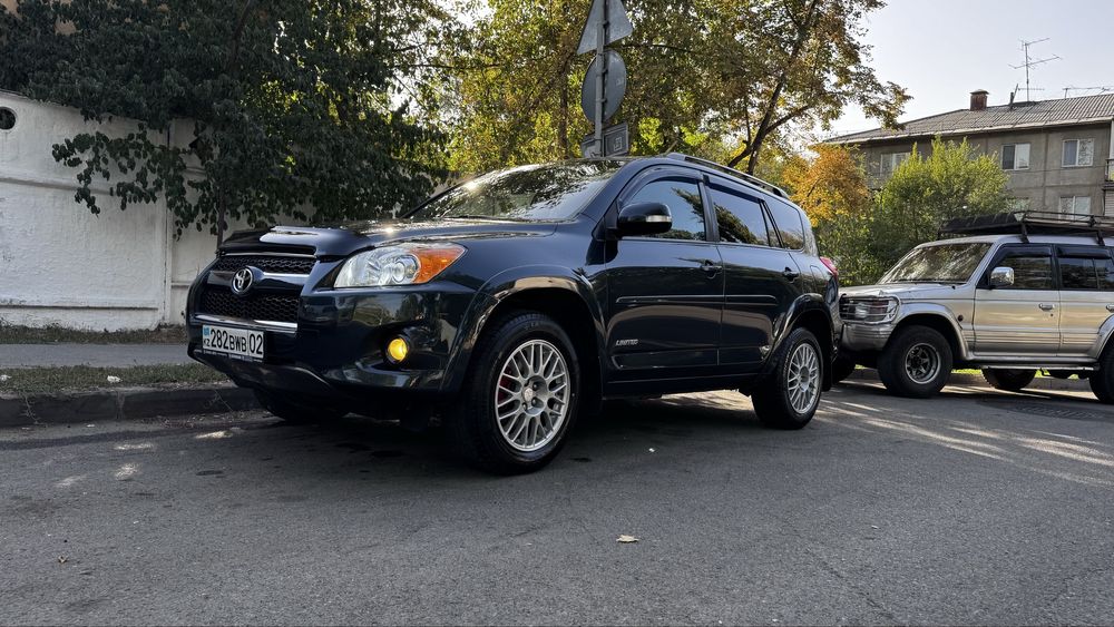 Тойота Рав-4 2012 год