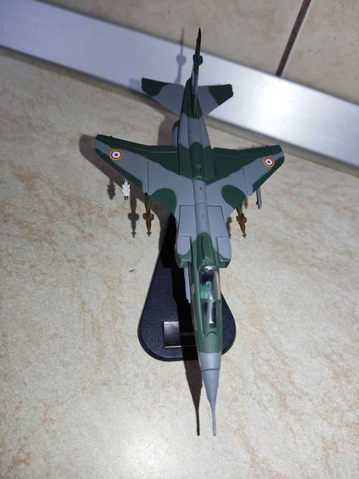 Avion metalic JaguarA scara 1:100