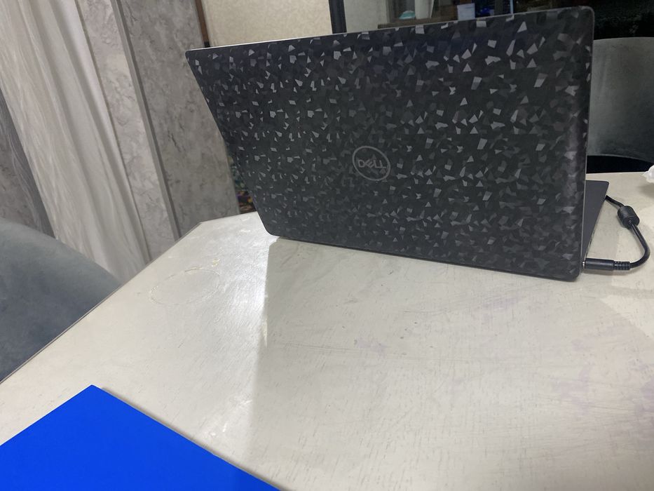 Notebook juda yangi holatda