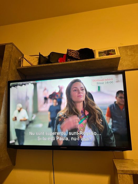 vand televizor, folosit foarte putin in stare foarte buna