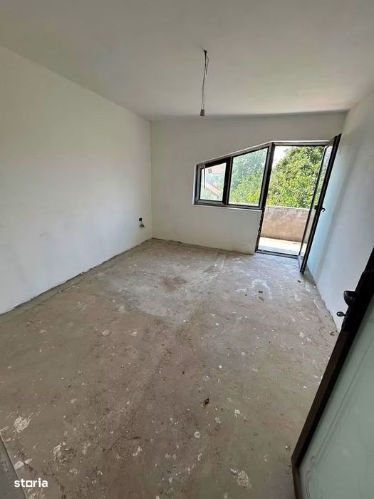 De vanzare casa in Roman, teren de 590mp,5 camere 120000euro
