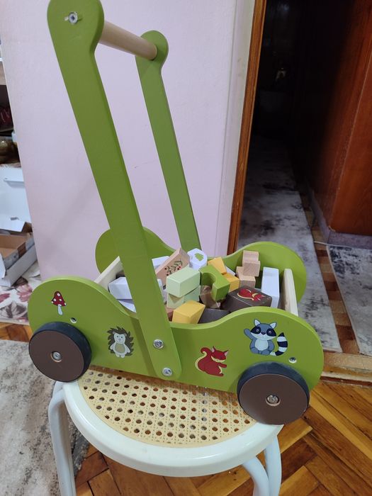 Детска дървена проходилка с дървени кубчета