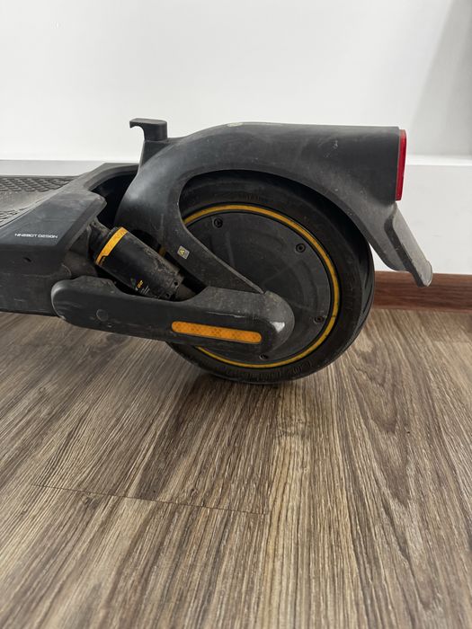 Продаю электросамокат Ninebot Max G2
