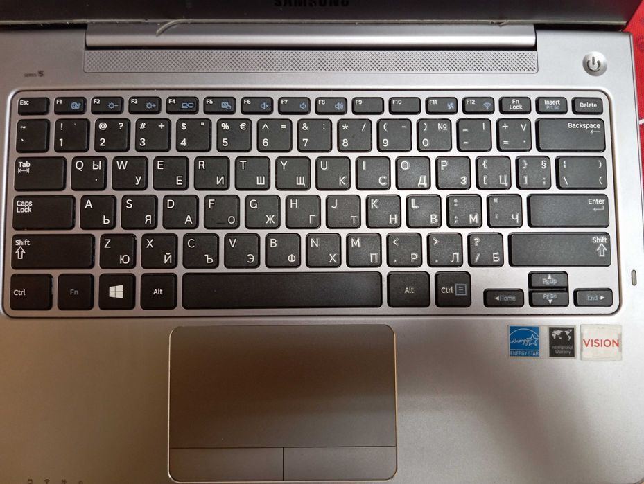 Лаптоп Samsung NP535U3C 13.3-инчов 12GB 1TB