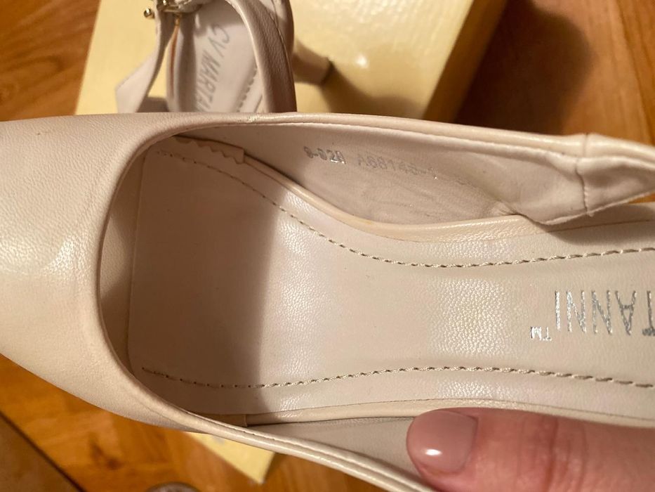 Босоножки бежевый