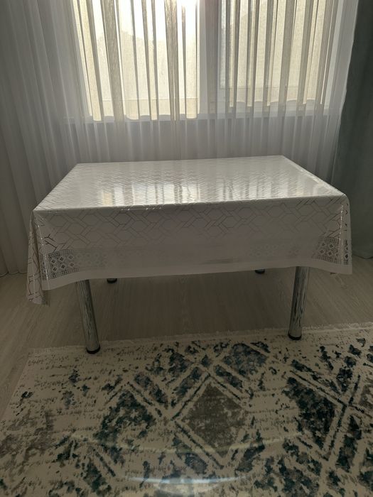 Б/у стол и 3 стула