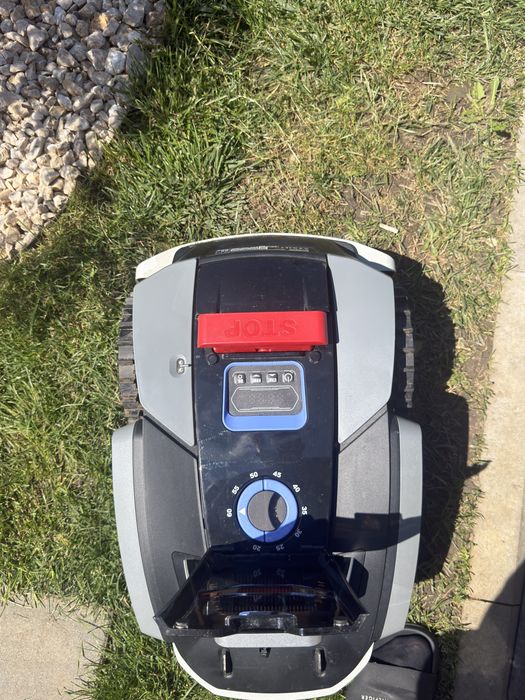 Robot de tuns iarba